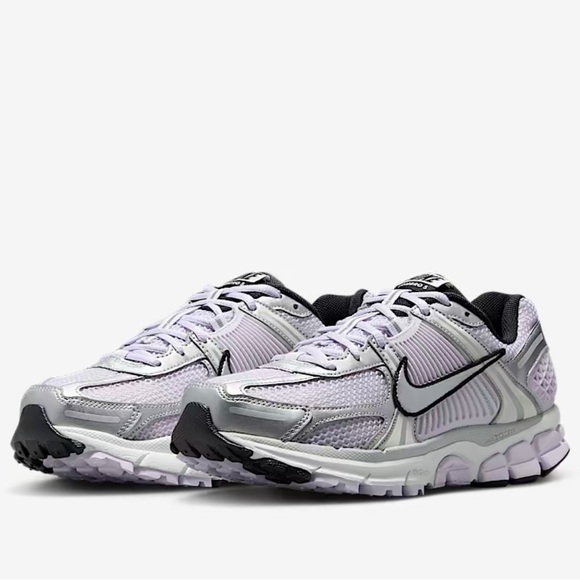 Nike Women’s Zoom Vomero 5 in Barely Grape/Photon Dust/Summit - Picture 5 of 16